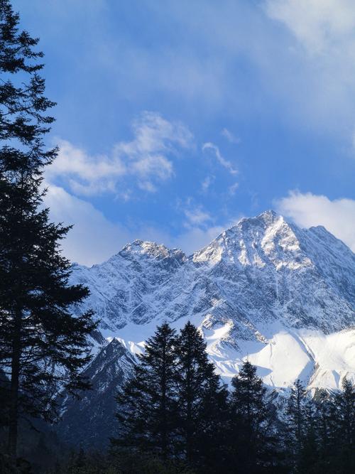 Ordos lures travelers to its stunning landscapes